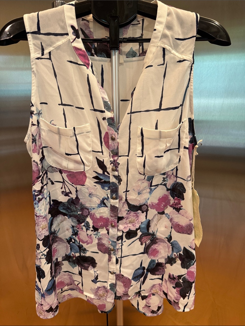 Aratta Silent Journey Sleeveless Floral Button Front Top i